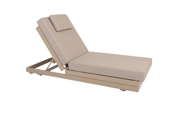 Cali sunbed latte met kussen zijkant, 4 Seasons Outdoor, tuinmeubels.nl