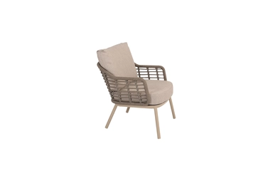 Puglia low dining chair latte met 2 kussen zijkant rechts, 4 Seasons Outdoor, tuinmeubels.nl